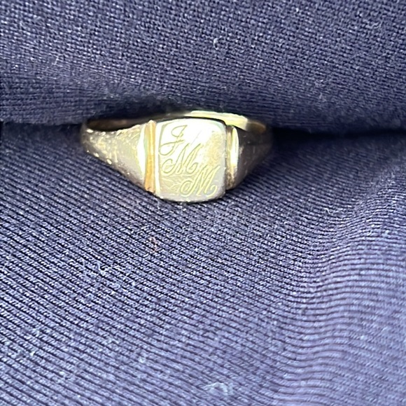 Engraved initial JMM Gold ring 10k